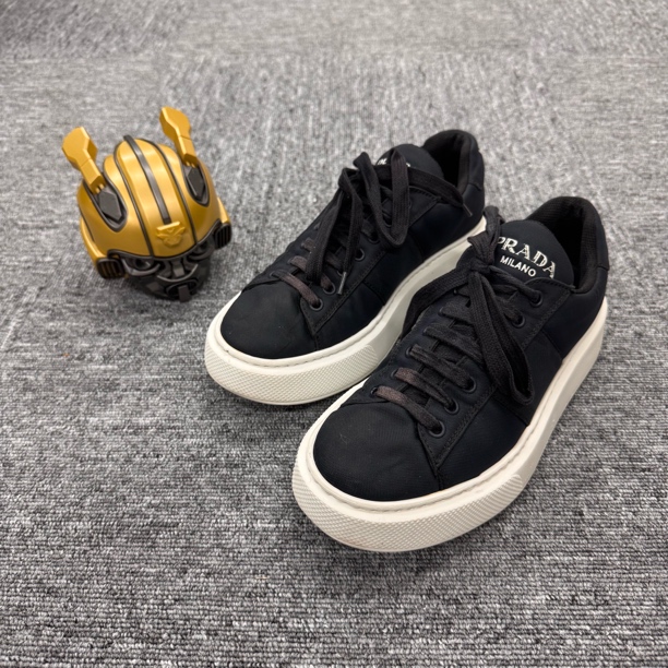 95新 Prada/普拉达 /39码/蓝色尼龙厚底休闲鞋/公价5800/GM000190