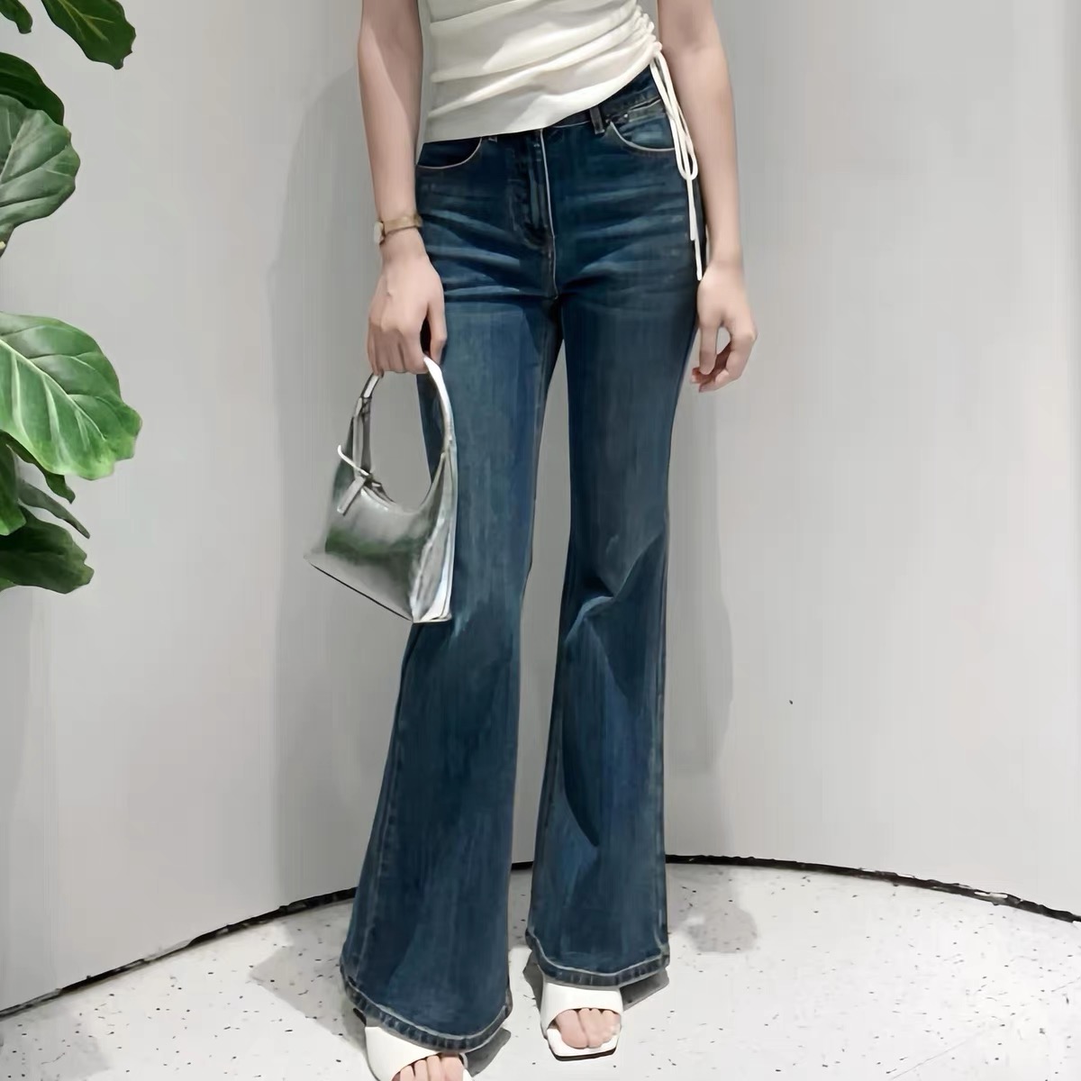 【娜可】女装经典百搭2025秋微喇牛仔裤