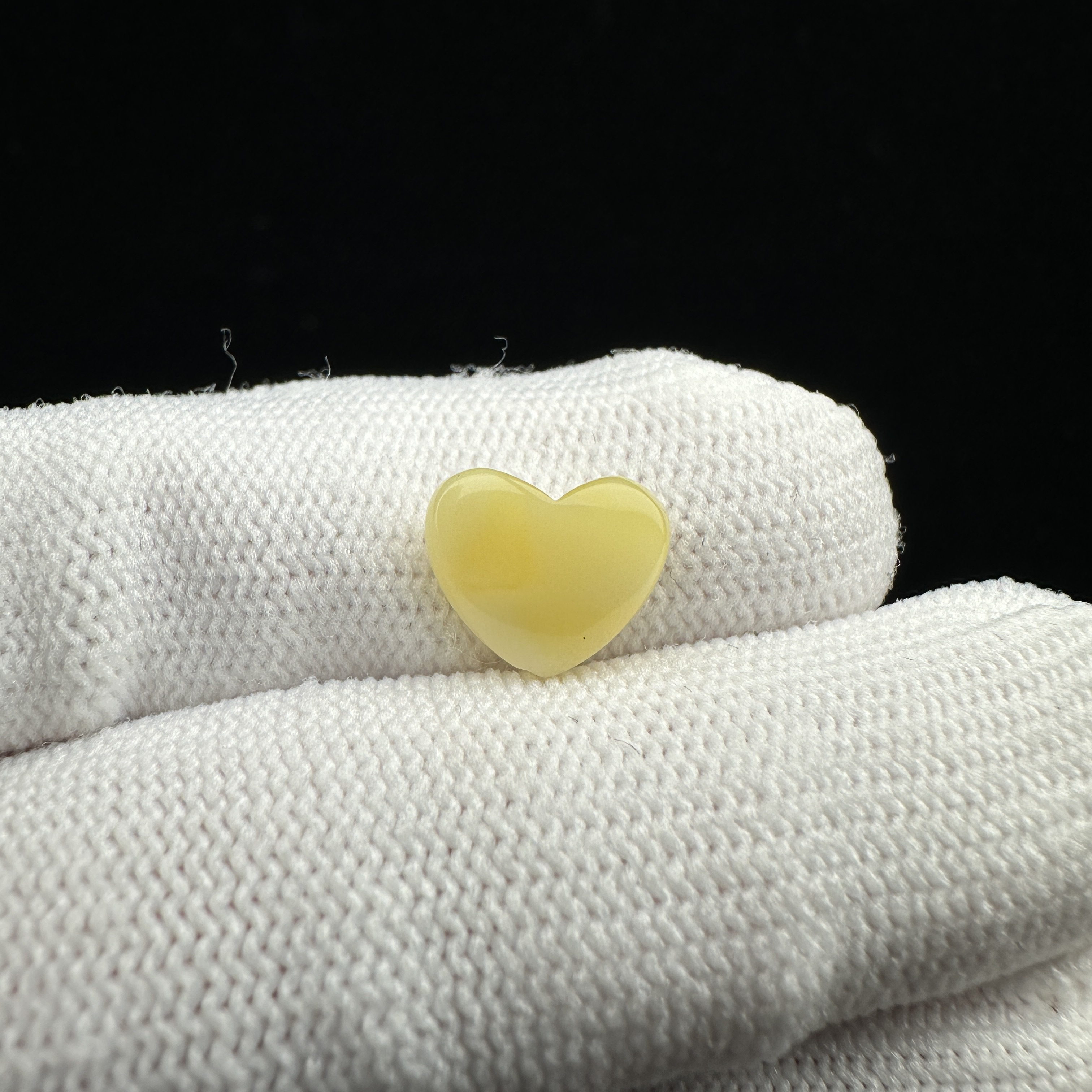 J1925天然蜜蜡俄料爱心10*8*4mm 一物一图 实物拍摄 假一罚十