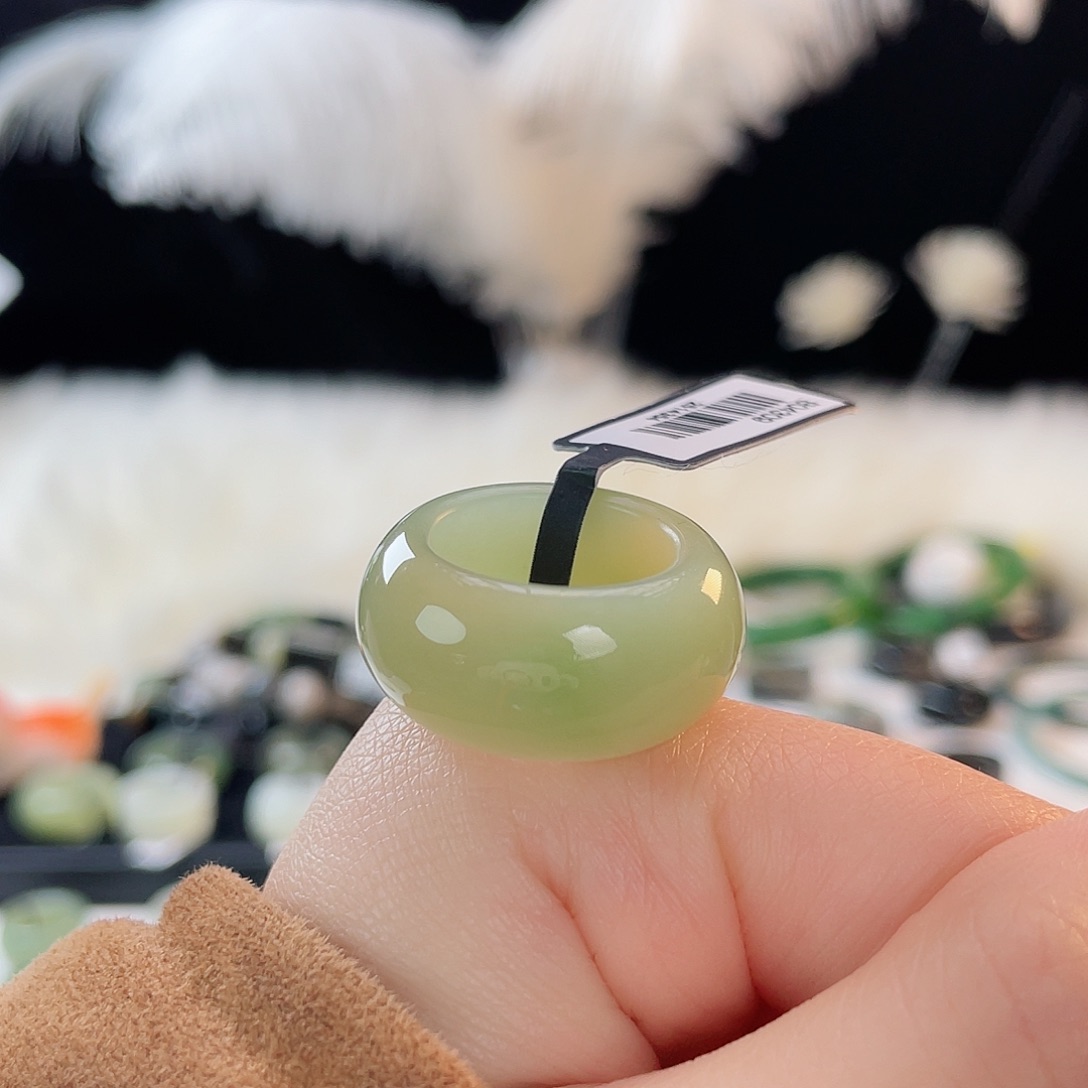 和田玉未镶嵌戒指k13黄口带翠墩墩16.2mm