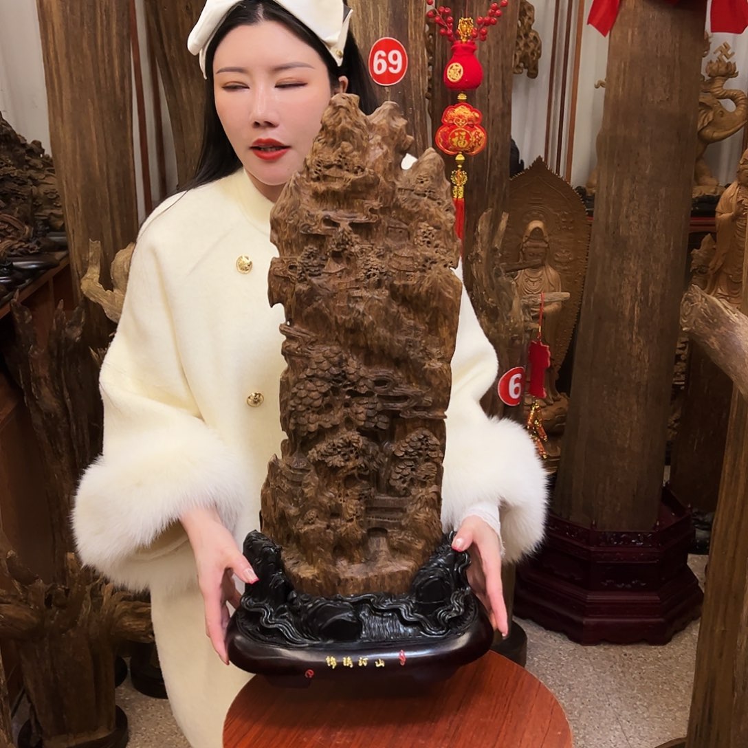 沉香摆件+底座………