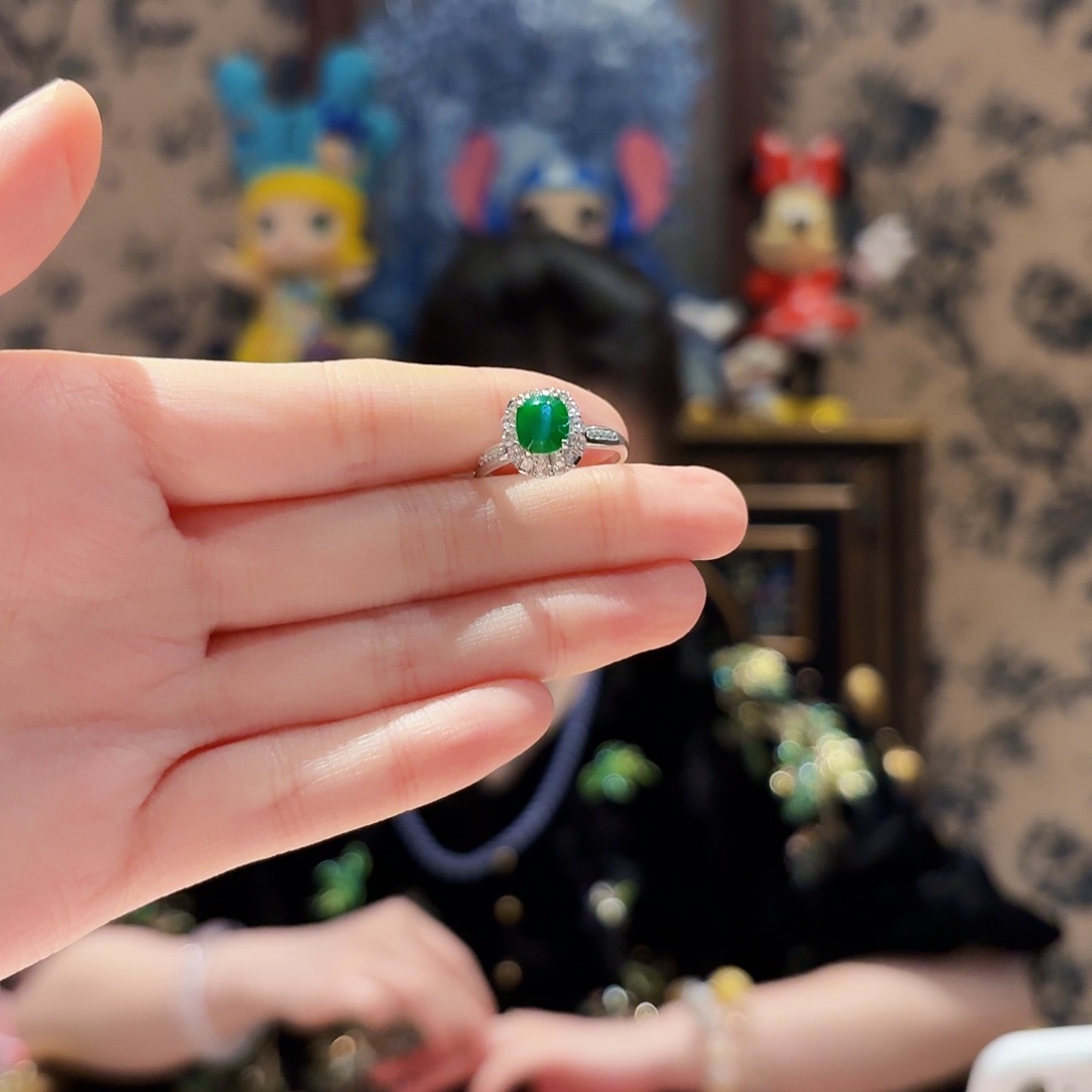 翡翠18K金镶嵌戒指