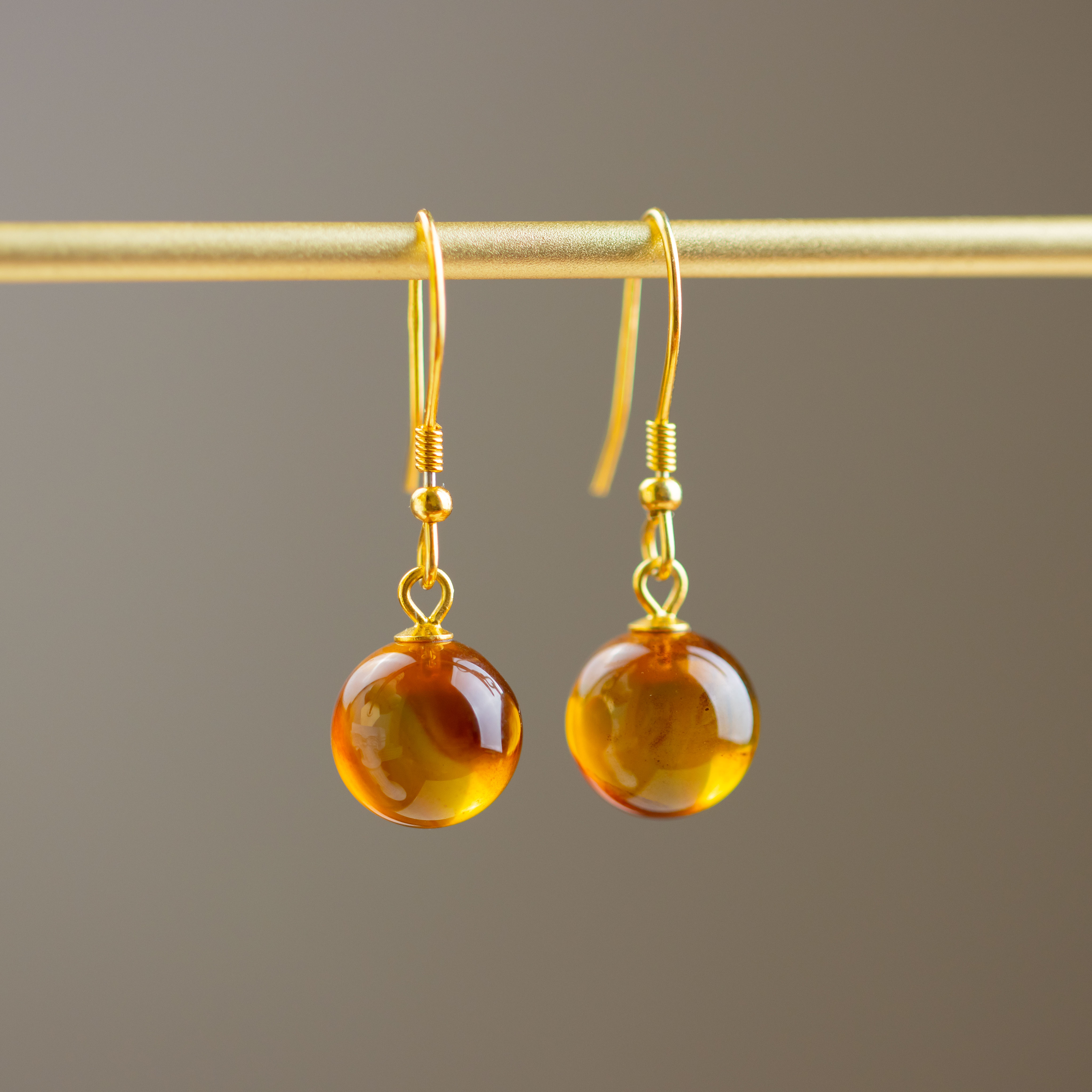 棕红珀圆珠S925银镀金耳钩