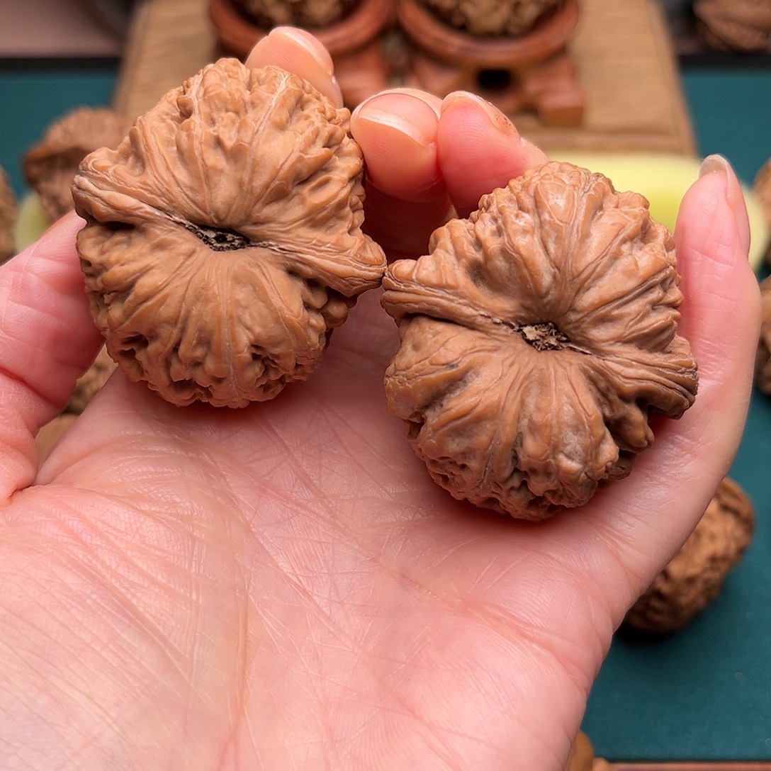 方***型把件文玩核桃平谷元宝