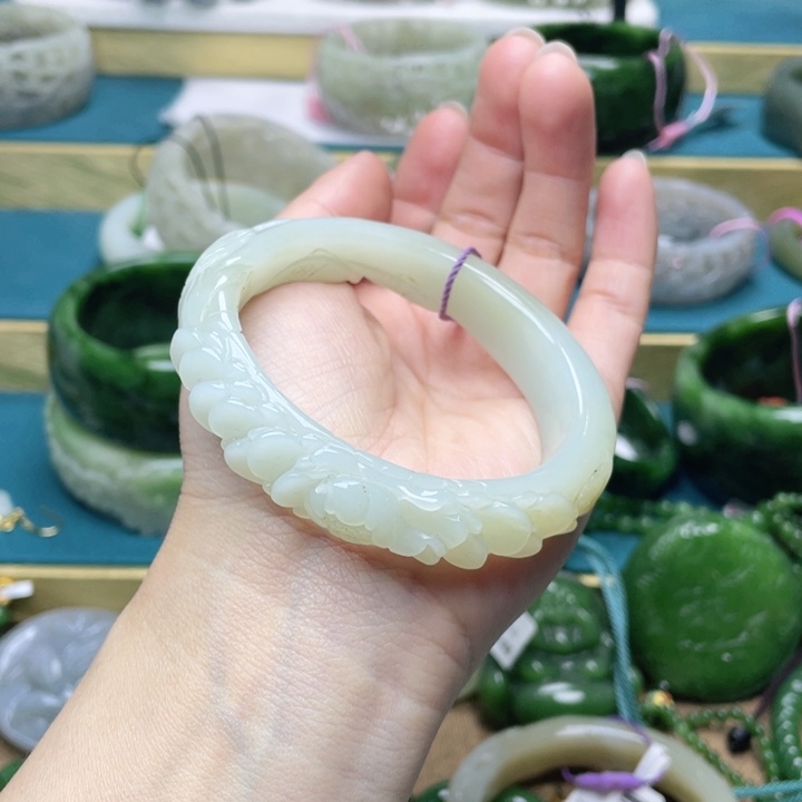 和田玉手镯56圈口 编号97未镶嵌