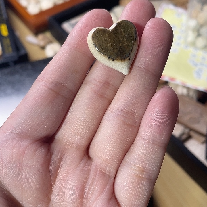 泥塑不打孔联系客服