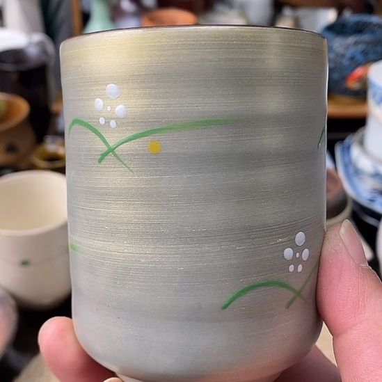 闪***丽   中古物品默认微瑕，谨慎参拍，满18包邮！