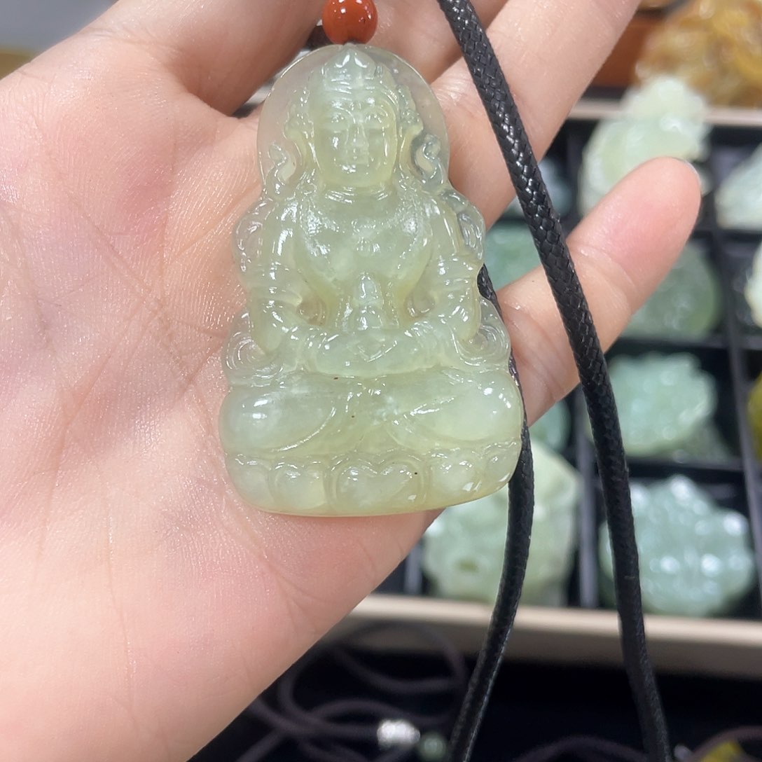 蛇纹石玉颈饰未镶嵌
