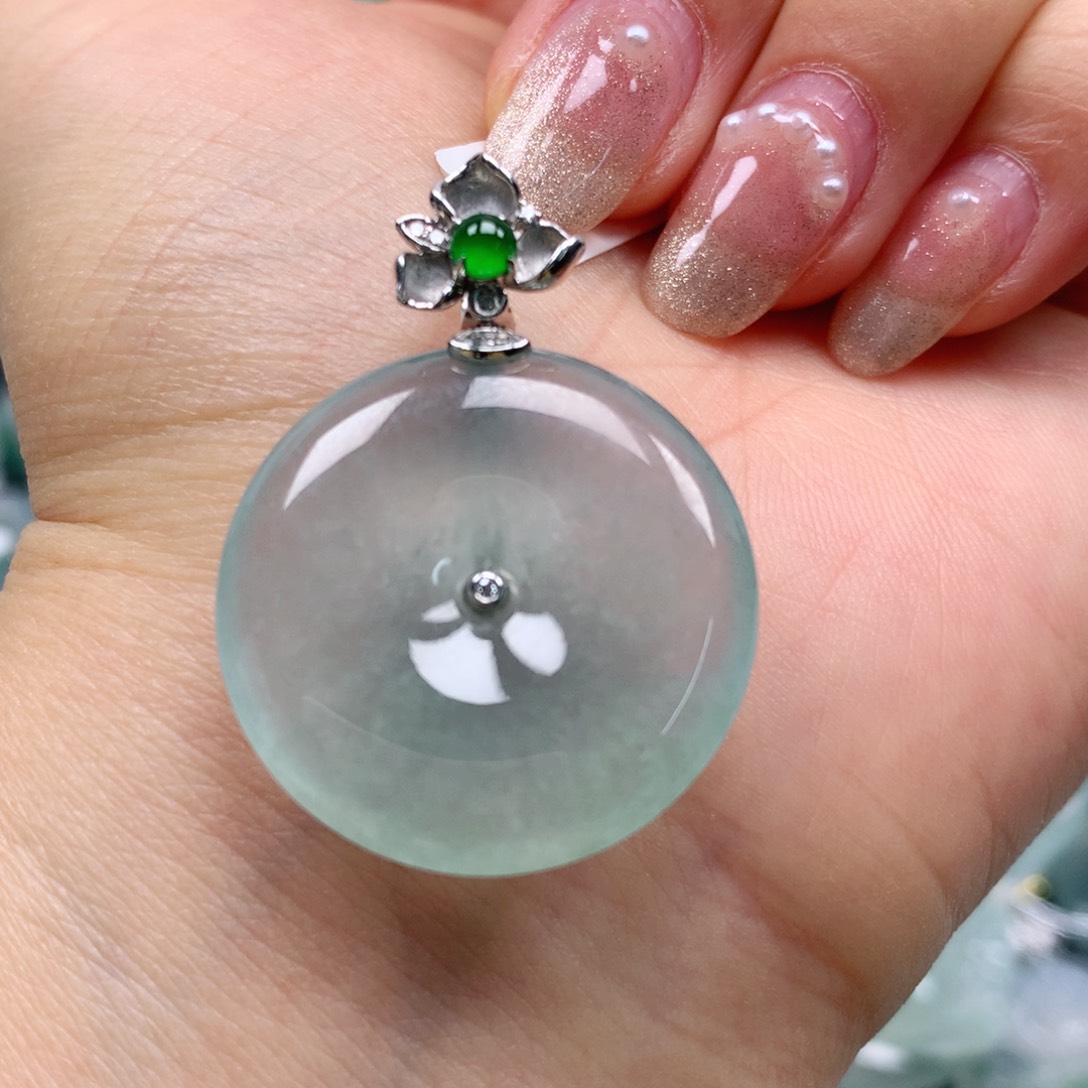 翡翠颈饰18K金镶嵌天然翡翠