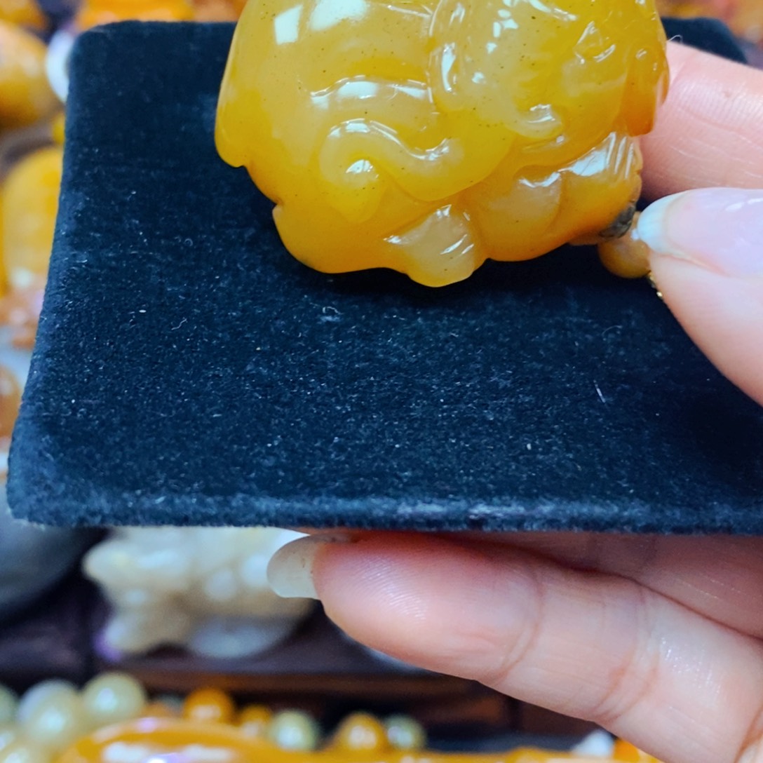 未镶嵌石英质玉（黄龙玉）项链