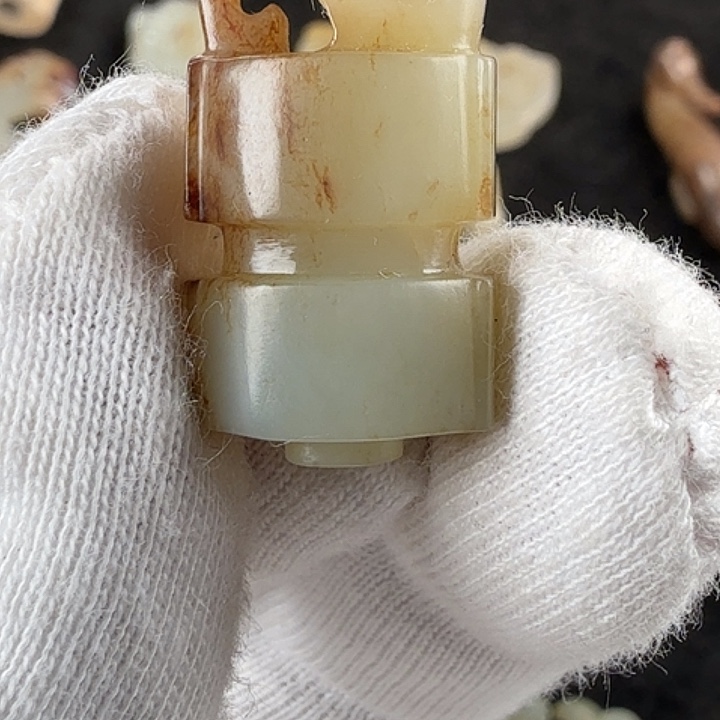 颈饰未镶嵌和田玉（糖玉）子*