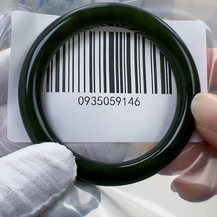 兮***栀和田玉未镶嵌手镯5253