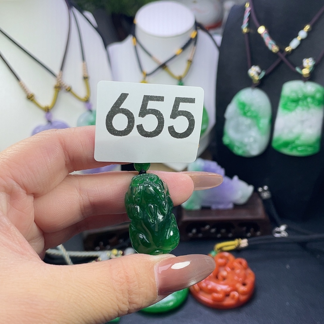 翡翠未镶嵌吊坠(赠链)