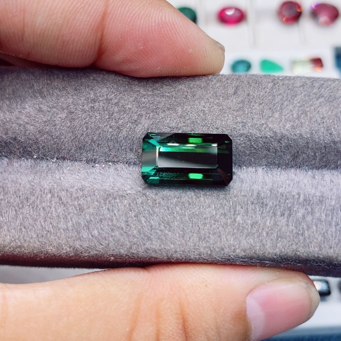 碧玺裸石未镶嵌碧玺7.93克拉