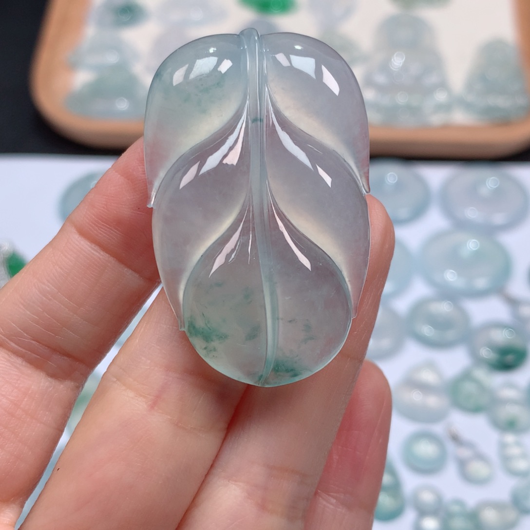 翡翠颈饰未镶嵌冰种飘花大叶子