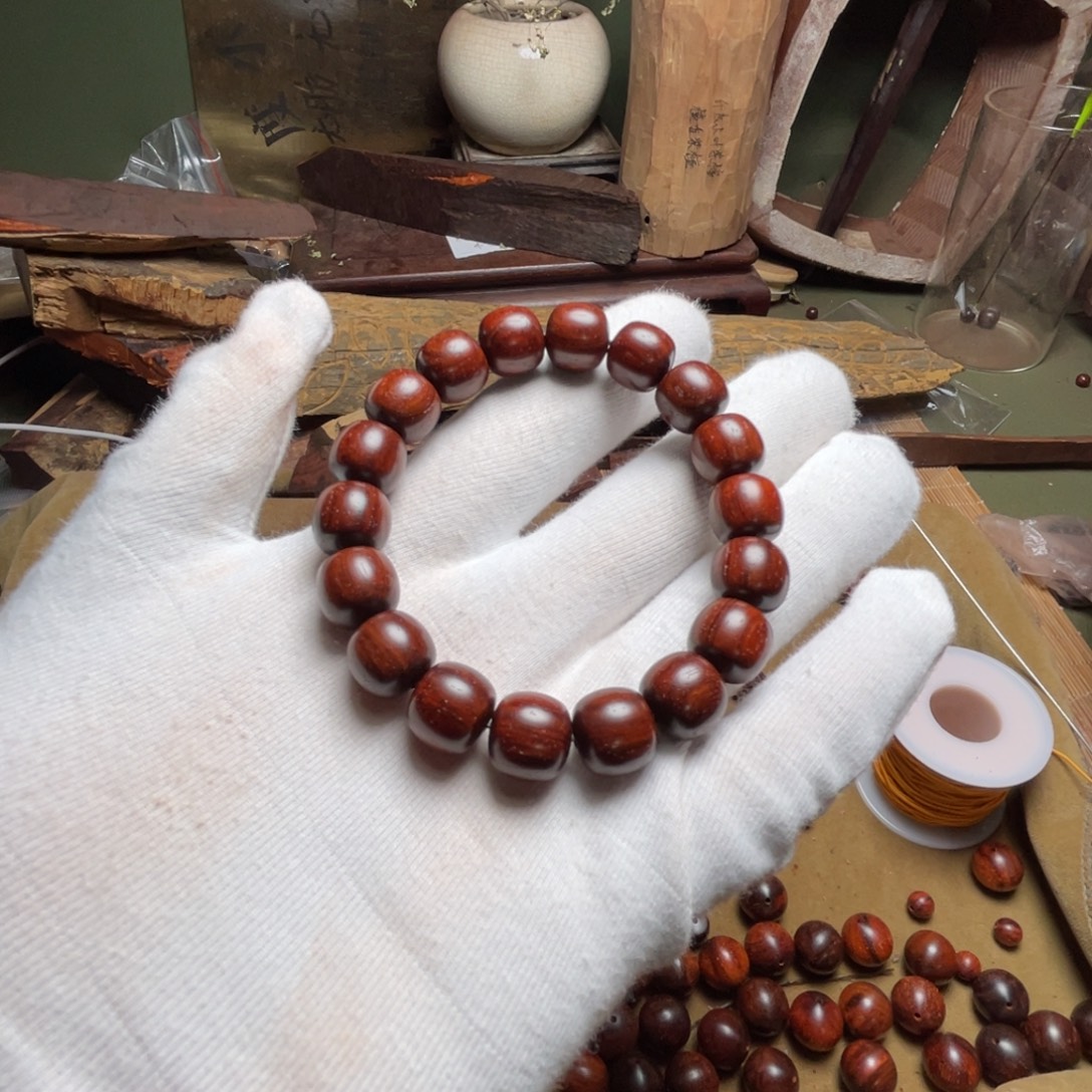 衣***玮檀香紫檀（小叶紫檀）