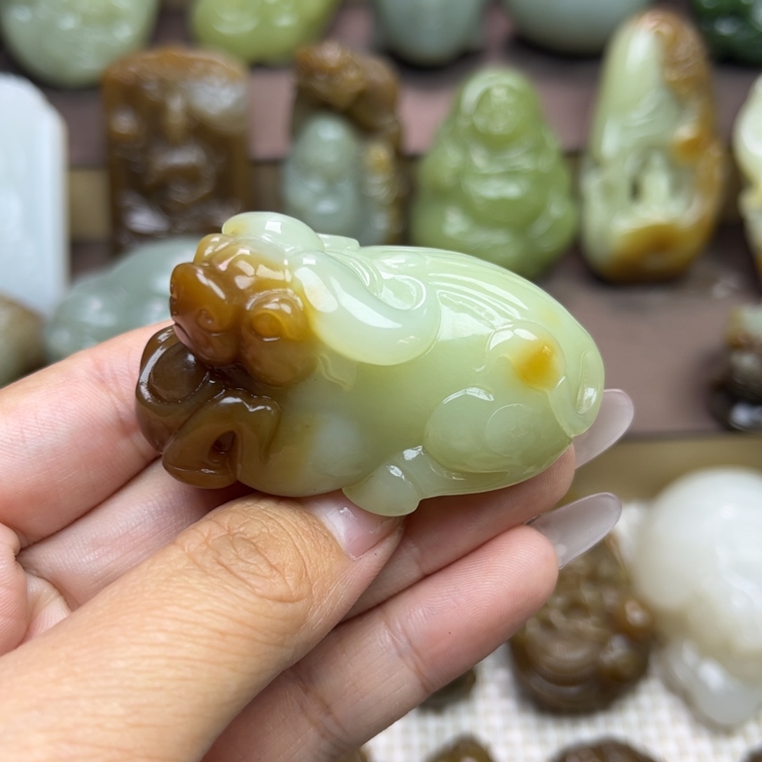 豆***嘴和田玉未镶嵌把件