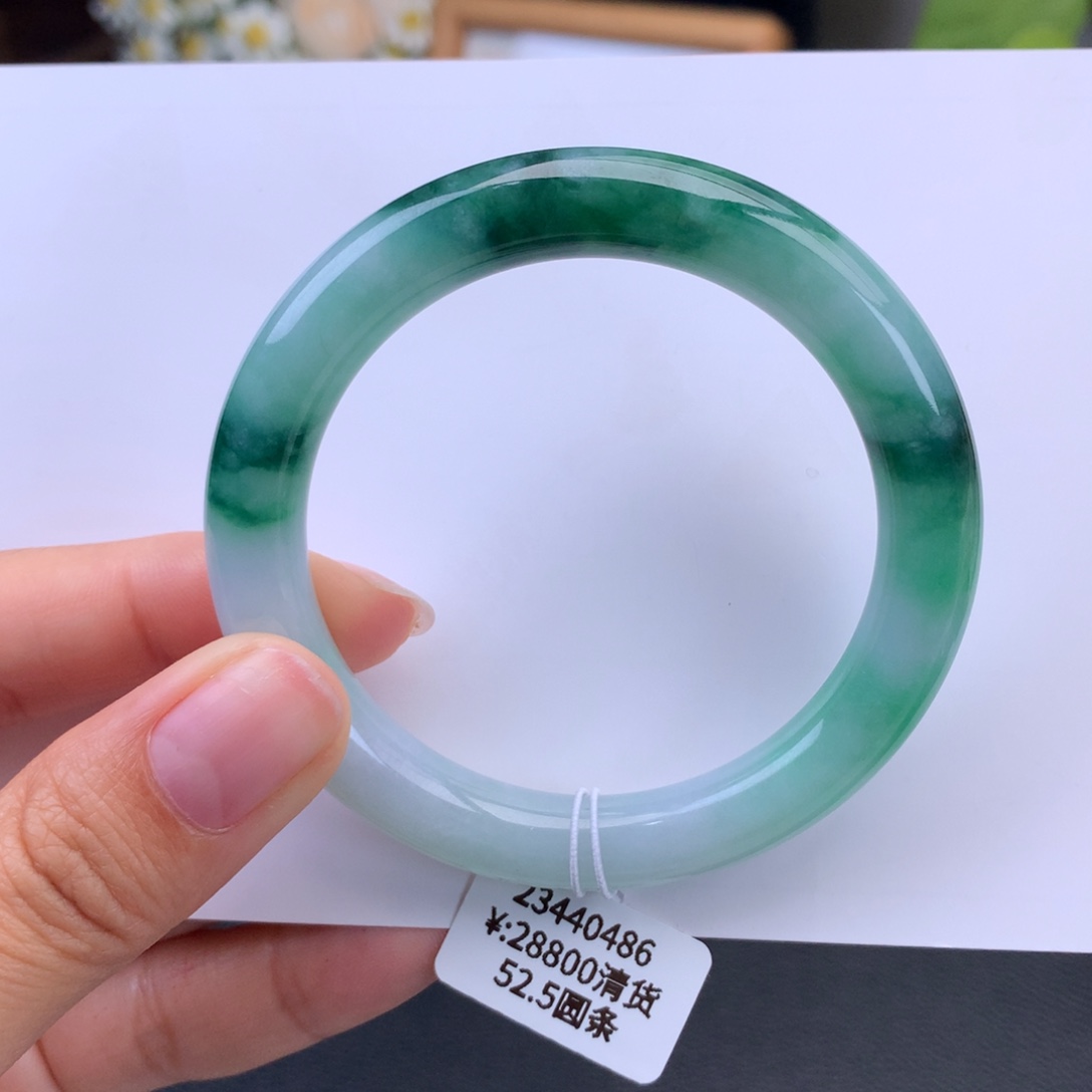 翡翠手镯未镶嵌细糯化绿花圆条手镯