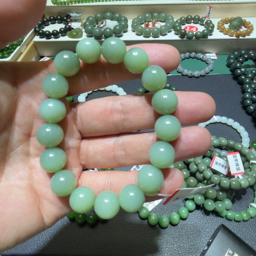 和田玉手链未镶嵌扎****里