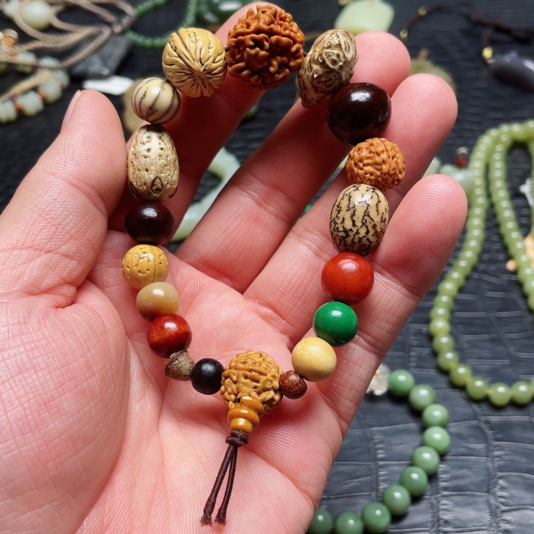 白玉菩提吊坠手串