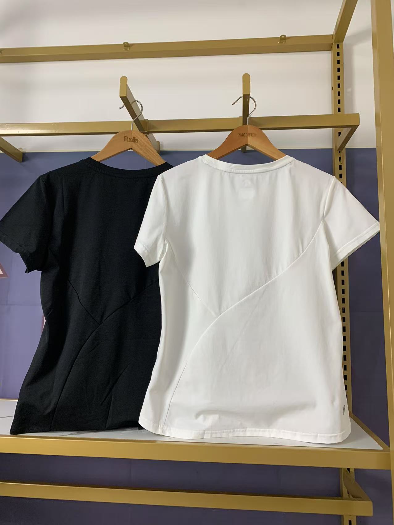 D女款圆领修身黑白