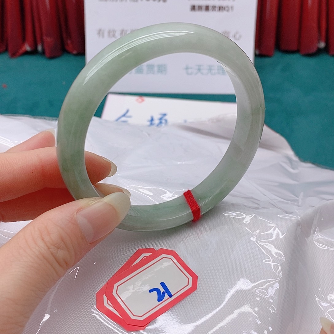 翡翠手镯未镶嵌焦***?2111111111111