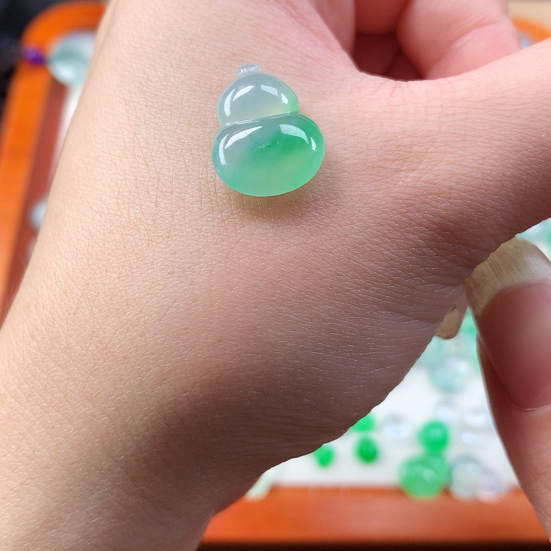 翡翠未镶嵌吊坠(不含链)葫芦