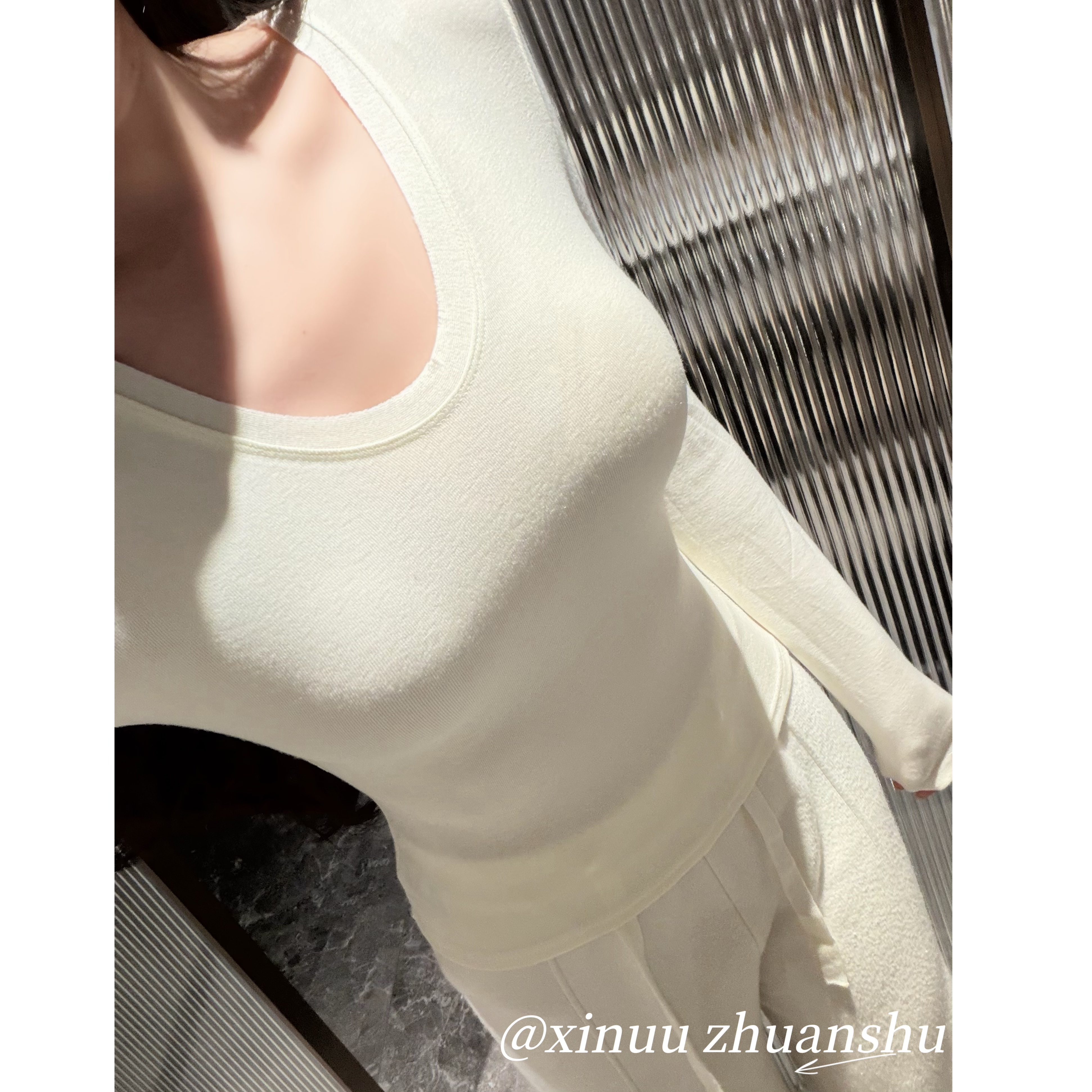 【现货】“美利奴羊毛”长袖气质V领打底衫女秋季新款修身内搭白T上衣