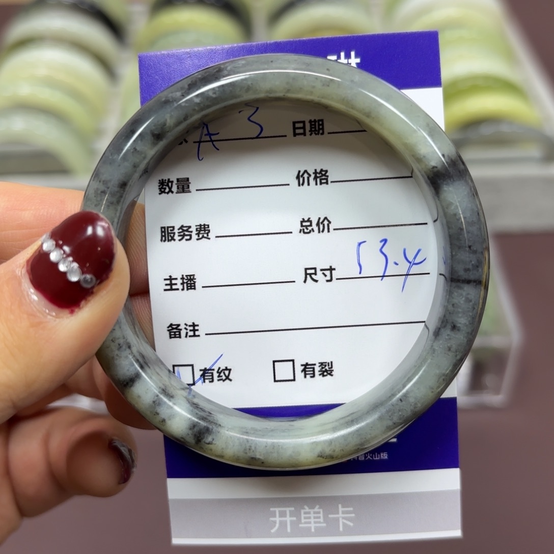岫玉手镯未镶嵌岫玉