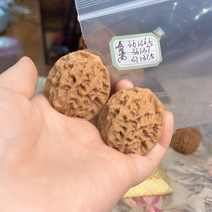 文玩核桃把件非嫁接看老四