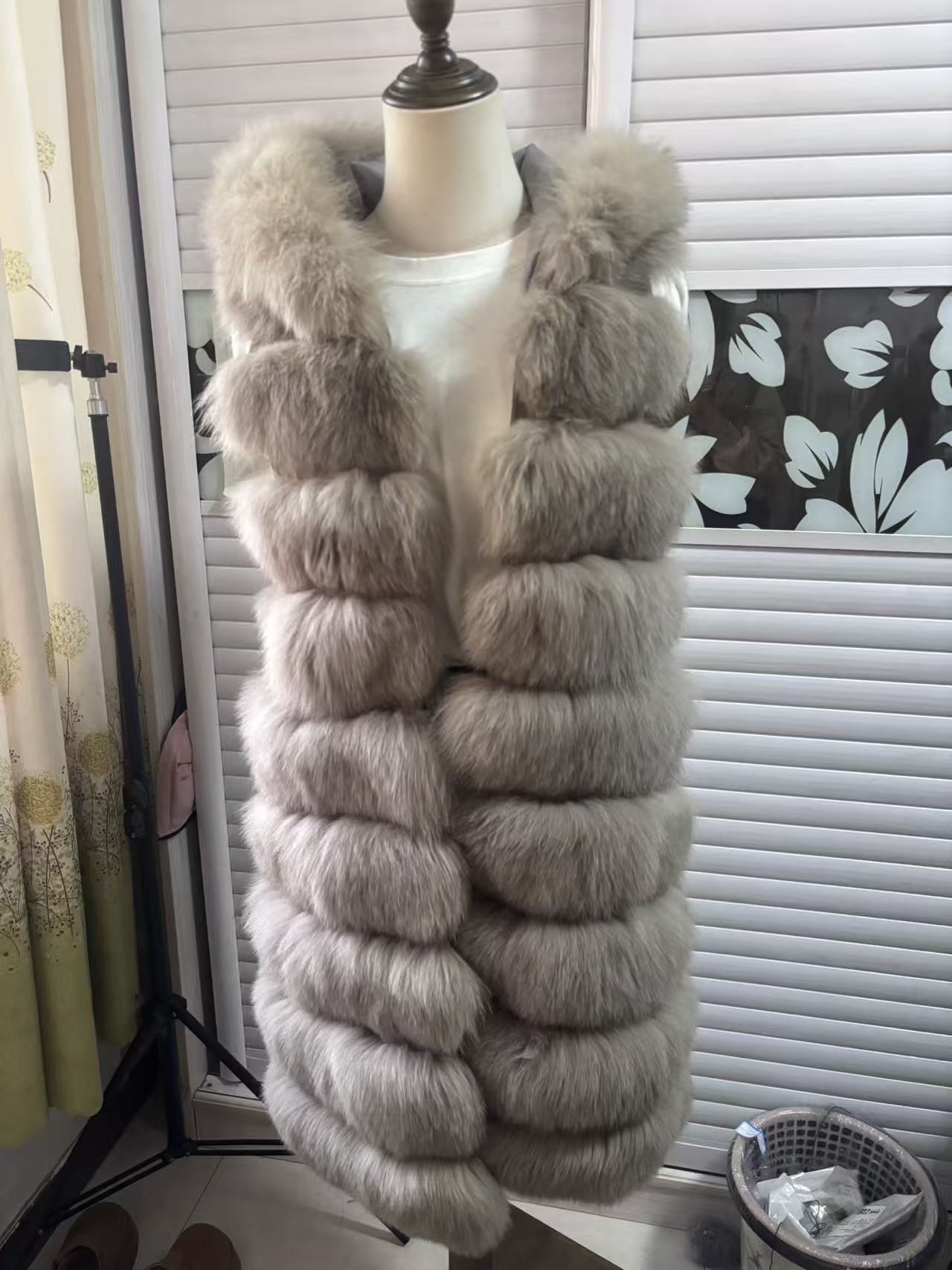 女士浅咖色长款狐狸毛马甲（默认瑕疵）