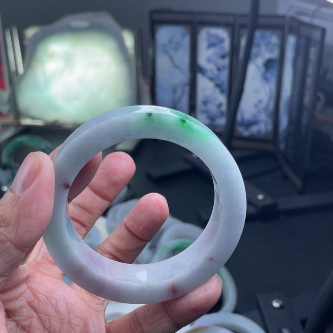 在***大定制翡翠未镶嵌正圈纹裂漏