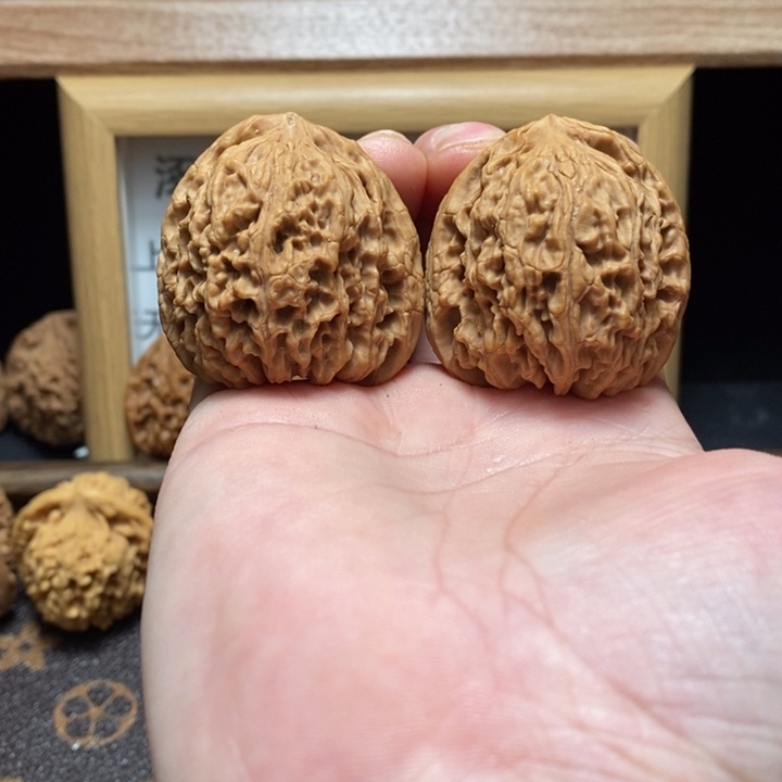 晓***吊坠文玩核桃南疆