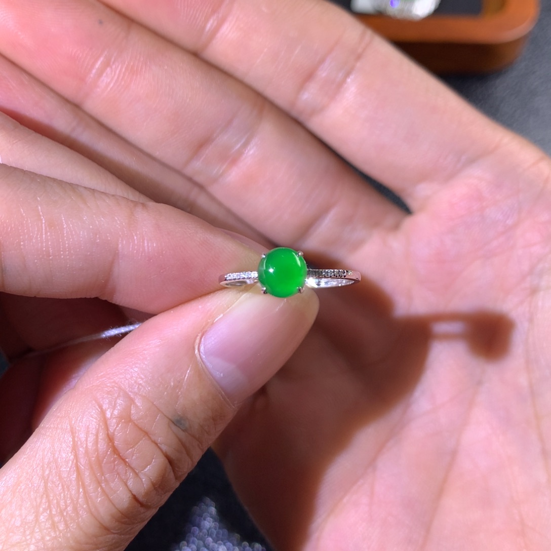 翡翠18K金镶嵌戒指翡翠