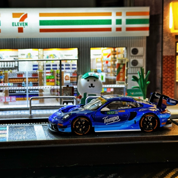 保时捷 911 GT3 R 1:64 2025年澳门格兰披治大赛模型#992赛事版本