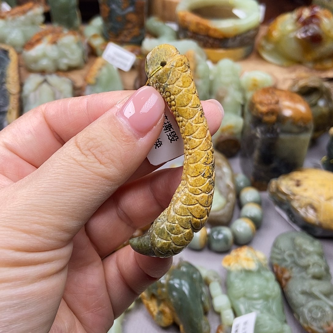 岫岩河磨玉（透闪石质玉）挂坠未镶嵌