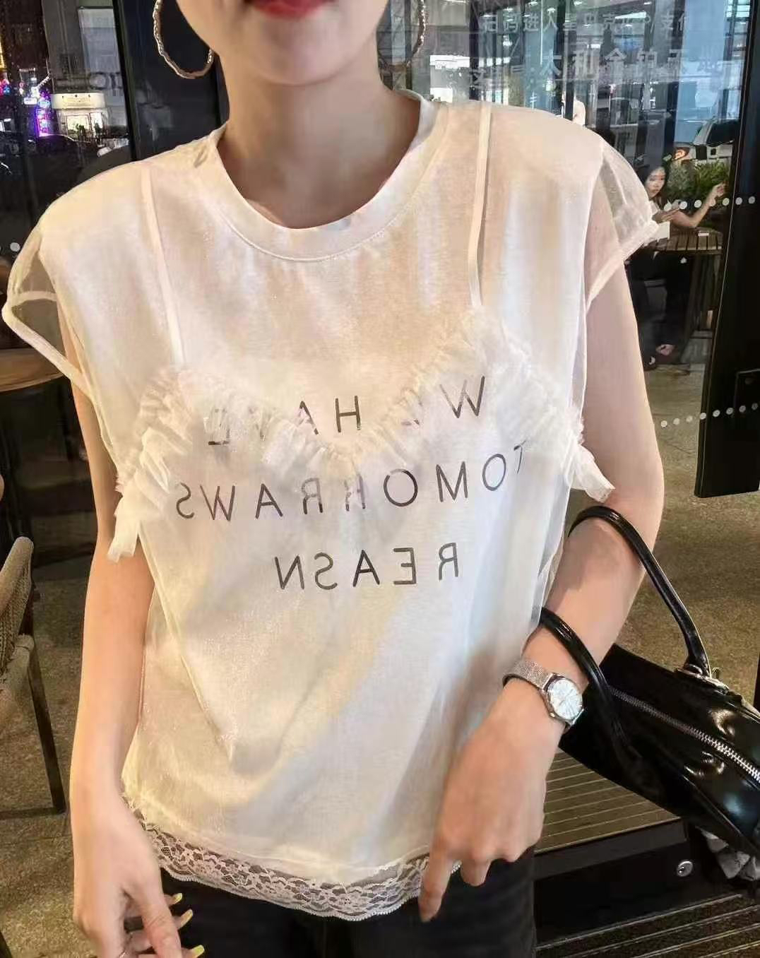 〔蕾丝网纱拼接T〕欧站设计感网纱拼接T恤圆领垫肩短袖T