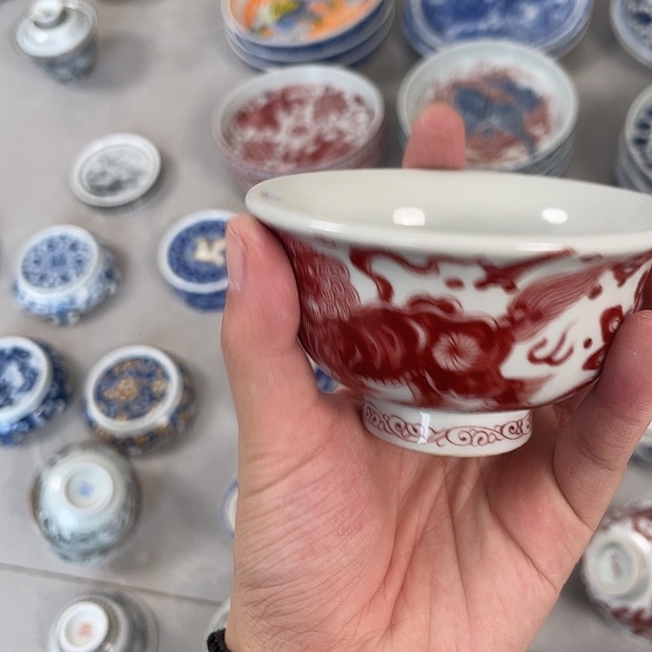 瓷片景德镇釉里红狮子绣球主人杯