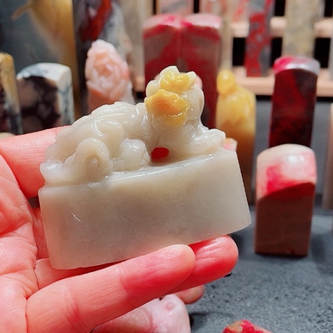 昌化石老坑老性冻石手玩件