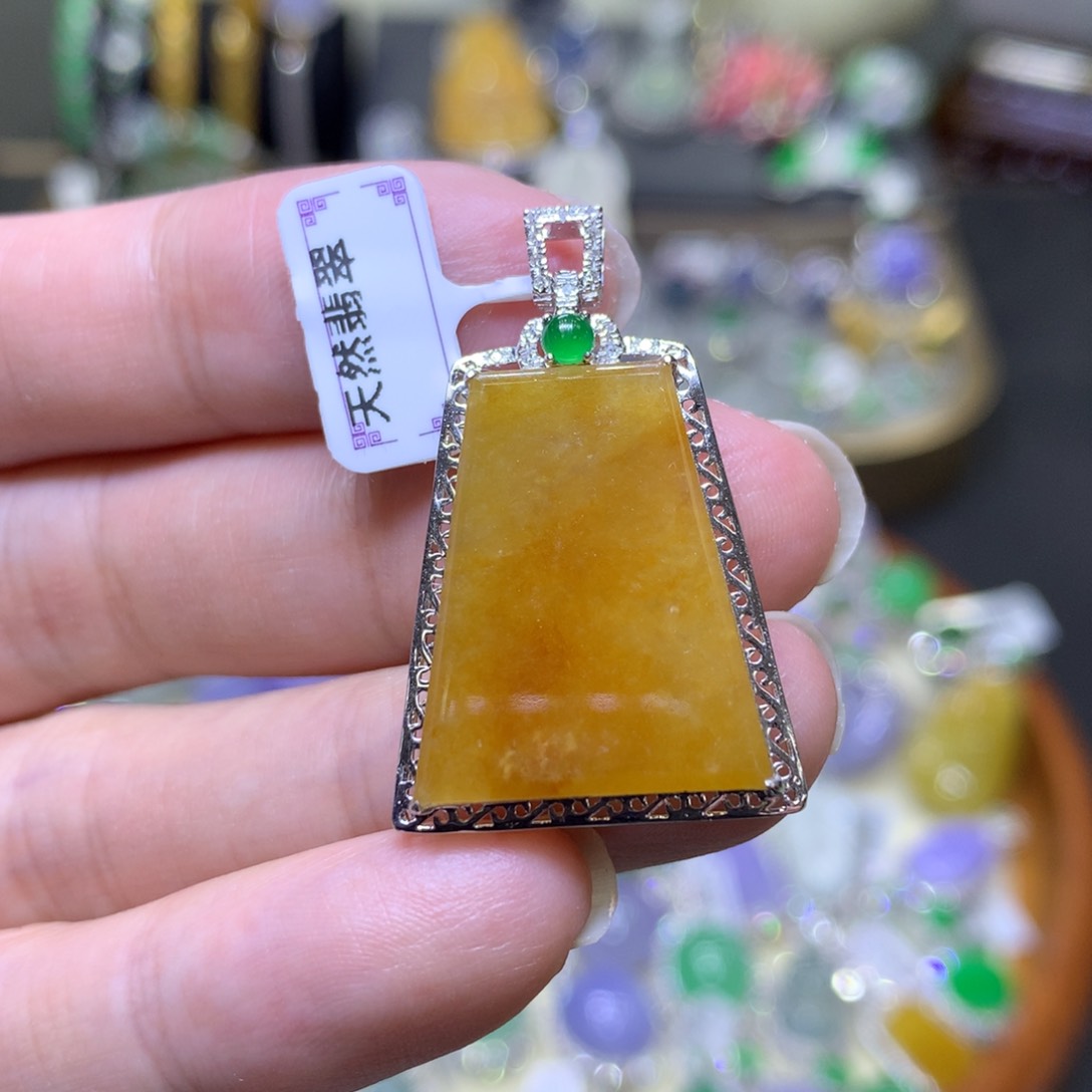 翡翠颈饰18K金镶嵌翡翠吊坠项链