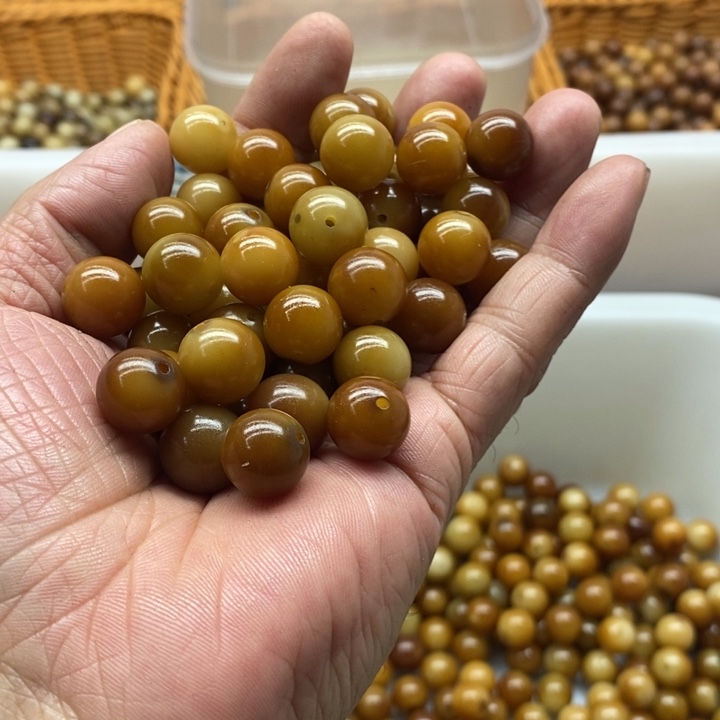 白玉菩提吊坠瑕疵13焦糖圆珠50颗
