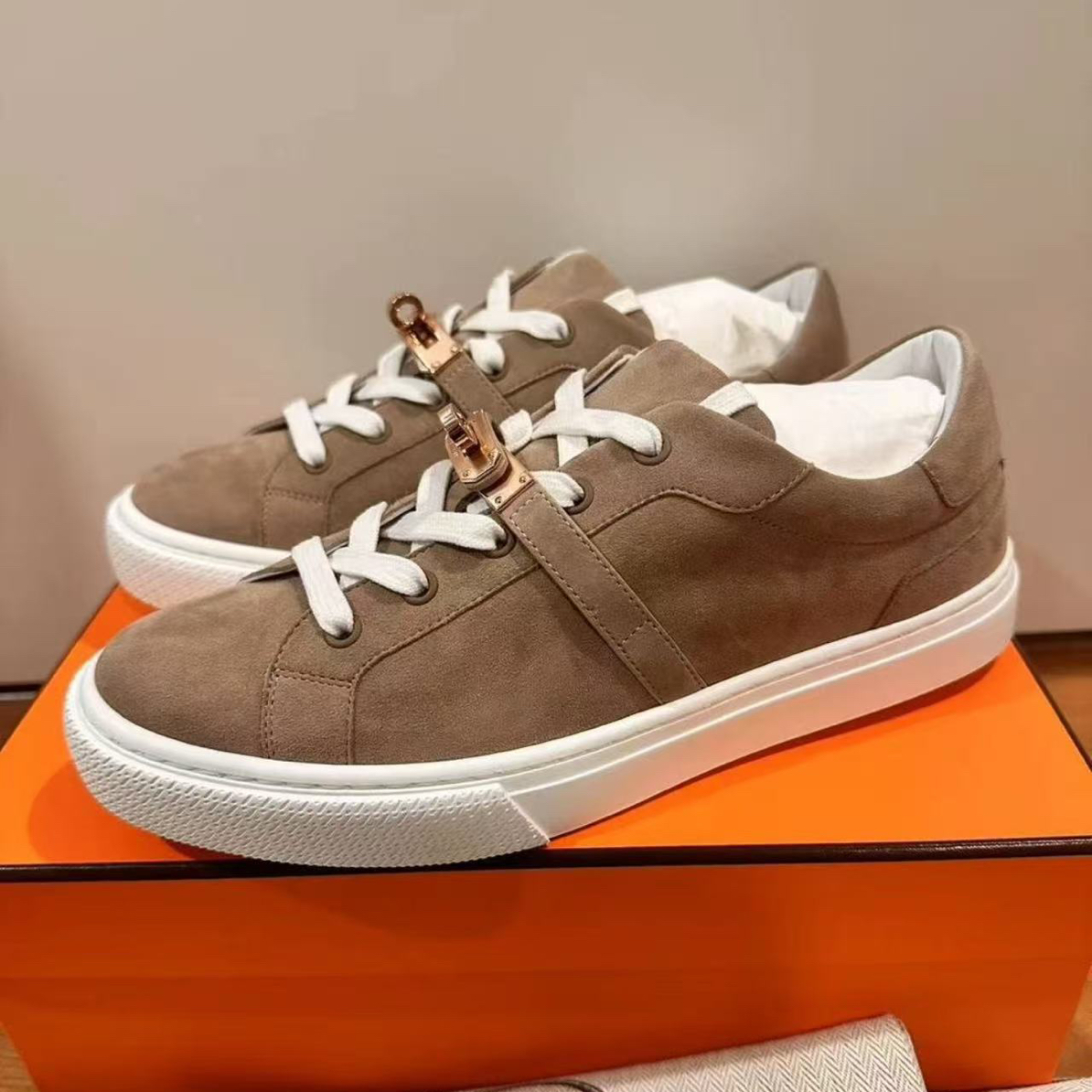 未使用 Hermes/爱马仕 爱马仕棕色金kelly扣板鞋36