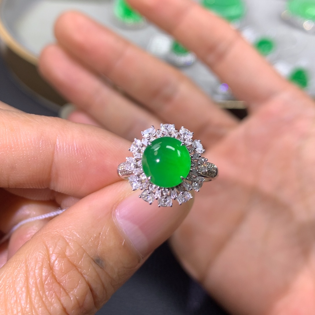 翡翠戒指18K金镶嵌翡翠