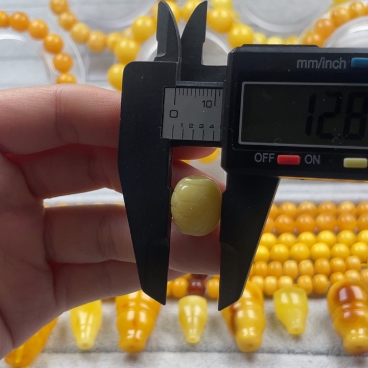 蜜蜡裸石未镶嵌天然原矿蜜蜡背云12.8*14.8mm尺寸单颗