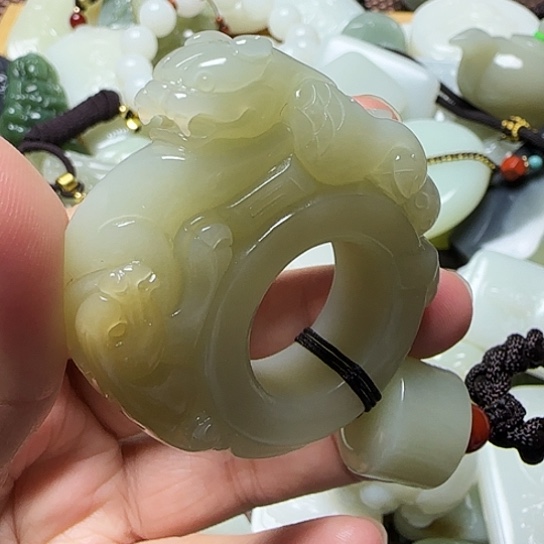 和田玉颈饰未镶嵌