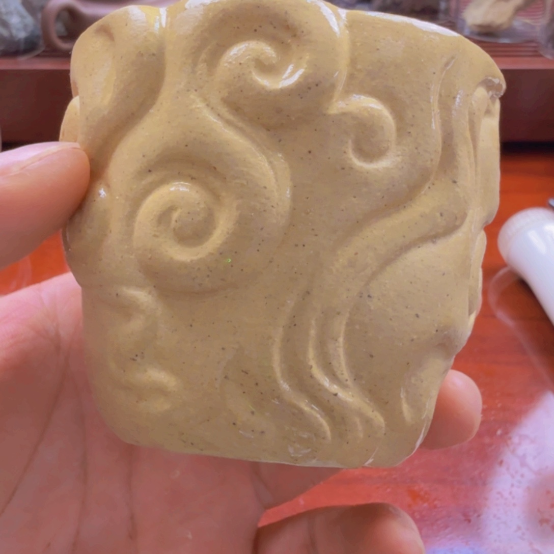 茶壶紫砂微瑕，本绿云纹杯容量二百