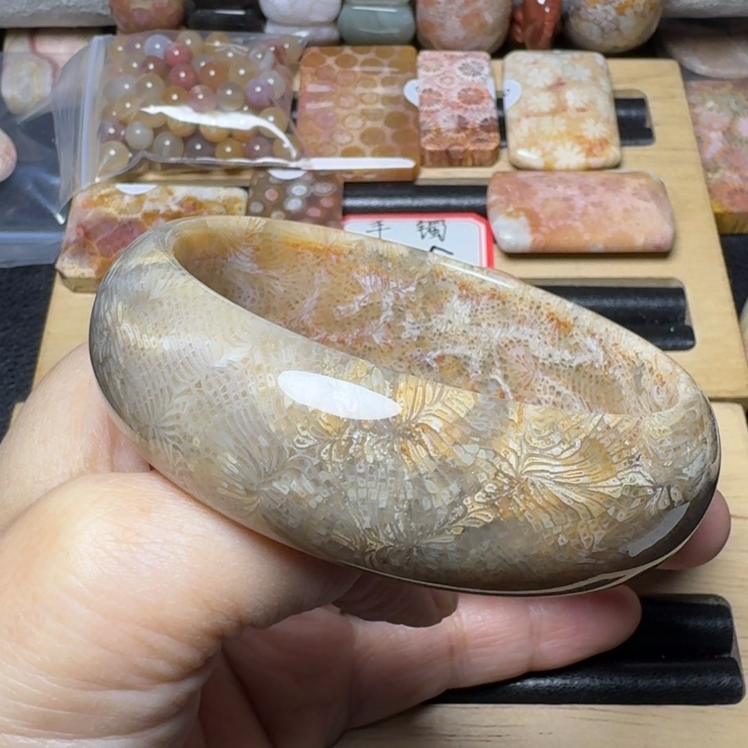 硅化玉64飘点桔的绿凤尾未镶嵌