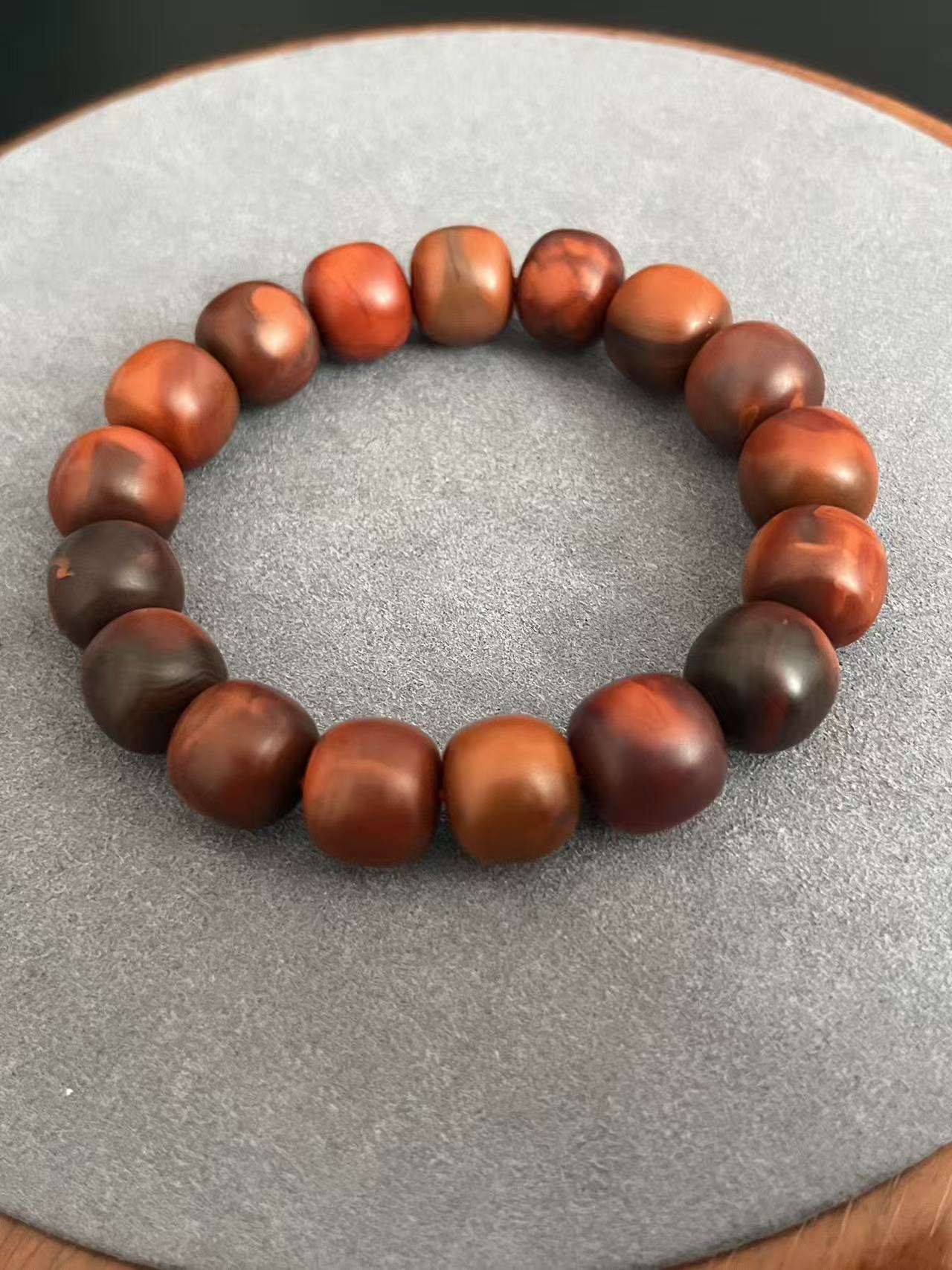 四川天然包浆南红老型单圈手串