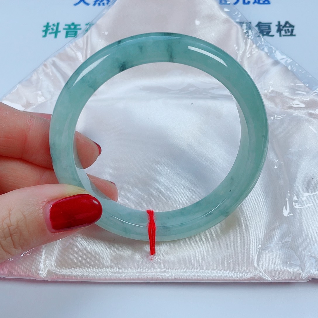 翡翠未镶嵌手镯圈口60.8宽13.2厚8.9