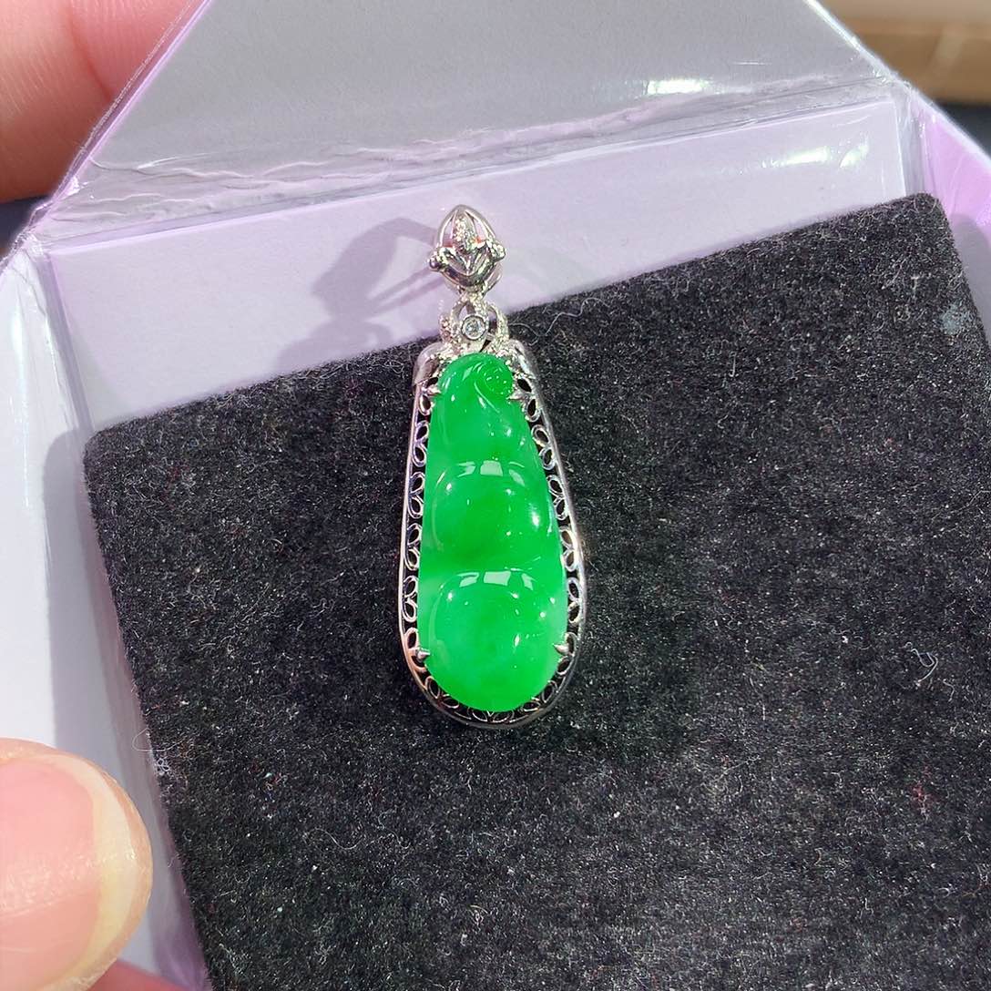 翡翠吊坠(赠链)18K金镶嵌